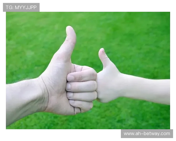 以对拳头竖大拇指动作来辨认是哪款经典游戏